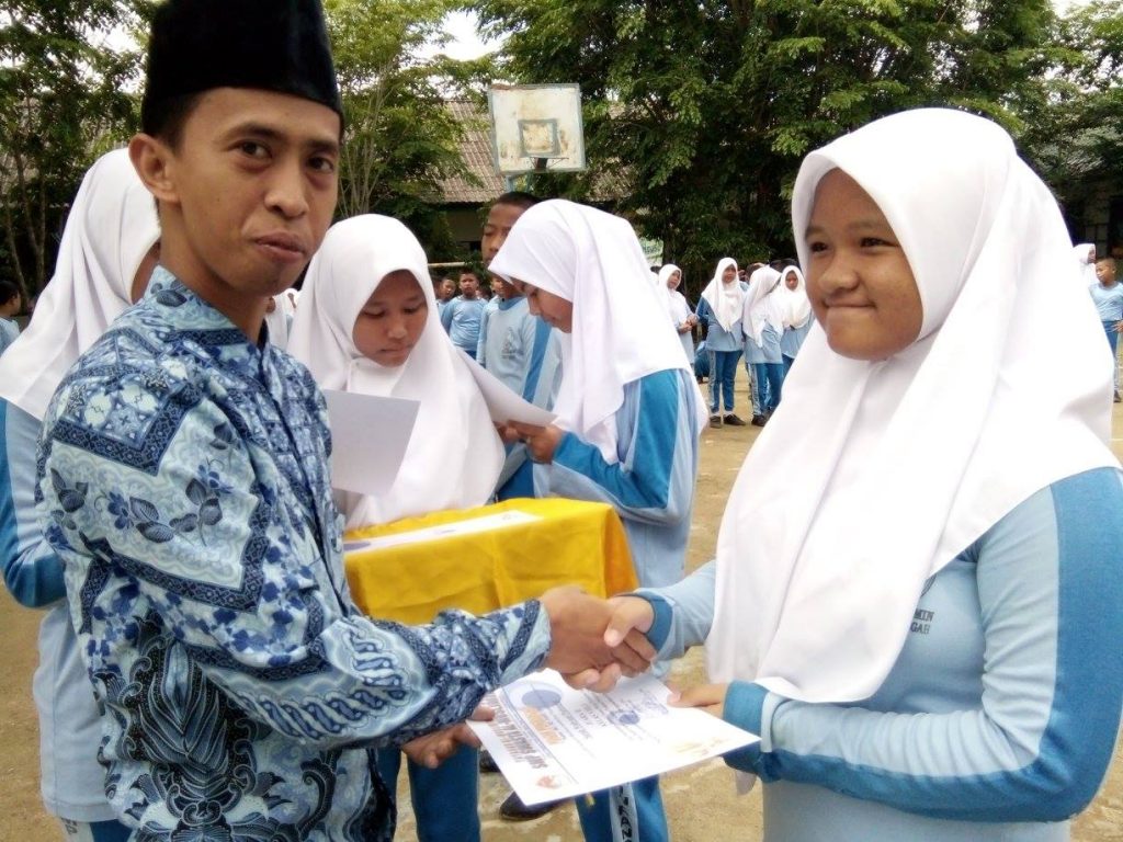 Penerimaan Rapor Sem Genap 2015-2016_09